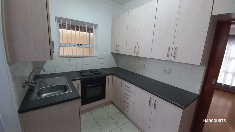 To Let 4 Bedroom Property for Rent in Athlone Western Cape